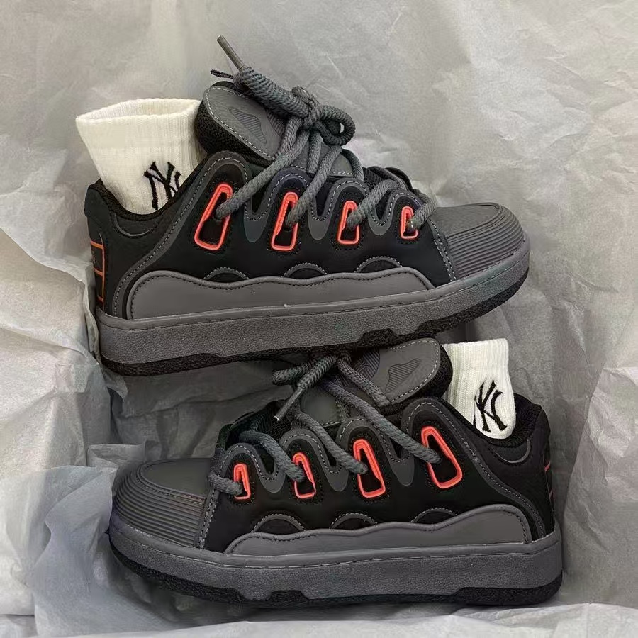 2025 New Model Casual Shoes Men Women Sneakers Plus Size 41 42 Womens Fashion Chunky Woman Thick Sole Retro Sport Bread 240607 Drop Delivery Accessor 
