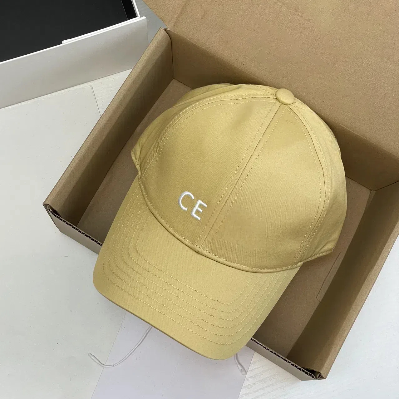 Baseball Hat Men's Or Women's One Size Fits All Adjustable Pure Cotton Twill Fabric For Faily Or Outdoor Sports Wear