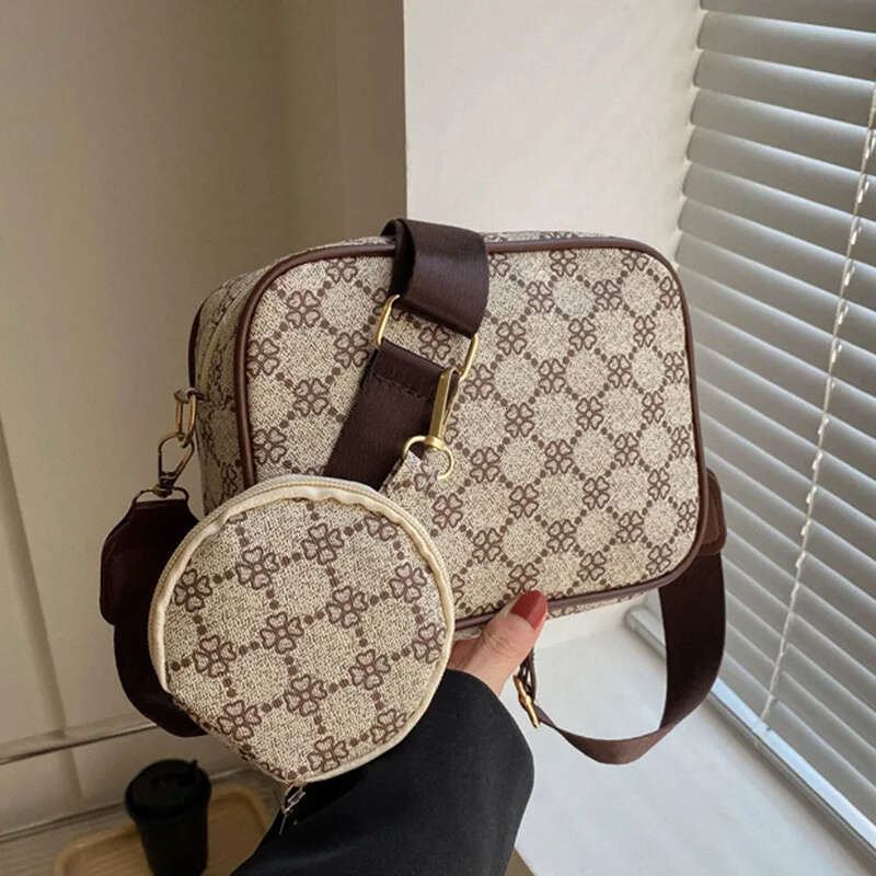 Textured Casual Crossbody Bag: Trendy Women's Shoulder Bag hot with Adjustable Strap