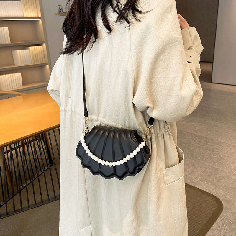 Bags shell niche design women's new fashionable shoulder this year popular pearl chain crossbody bag