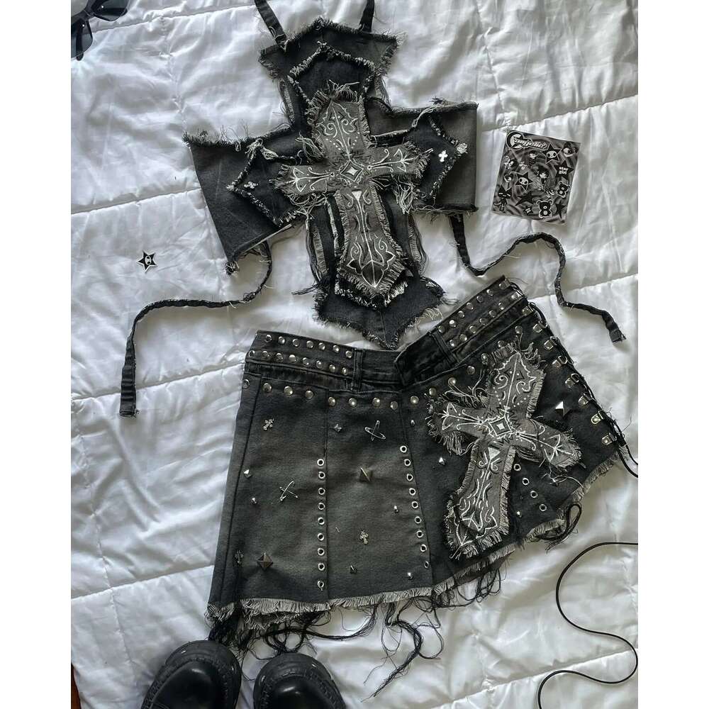 Tank top designer T-shirt cut Y2k holiday party set hip-hop pattern patch camisole denim skirt retro camisole slim fit fashionable short belly top set