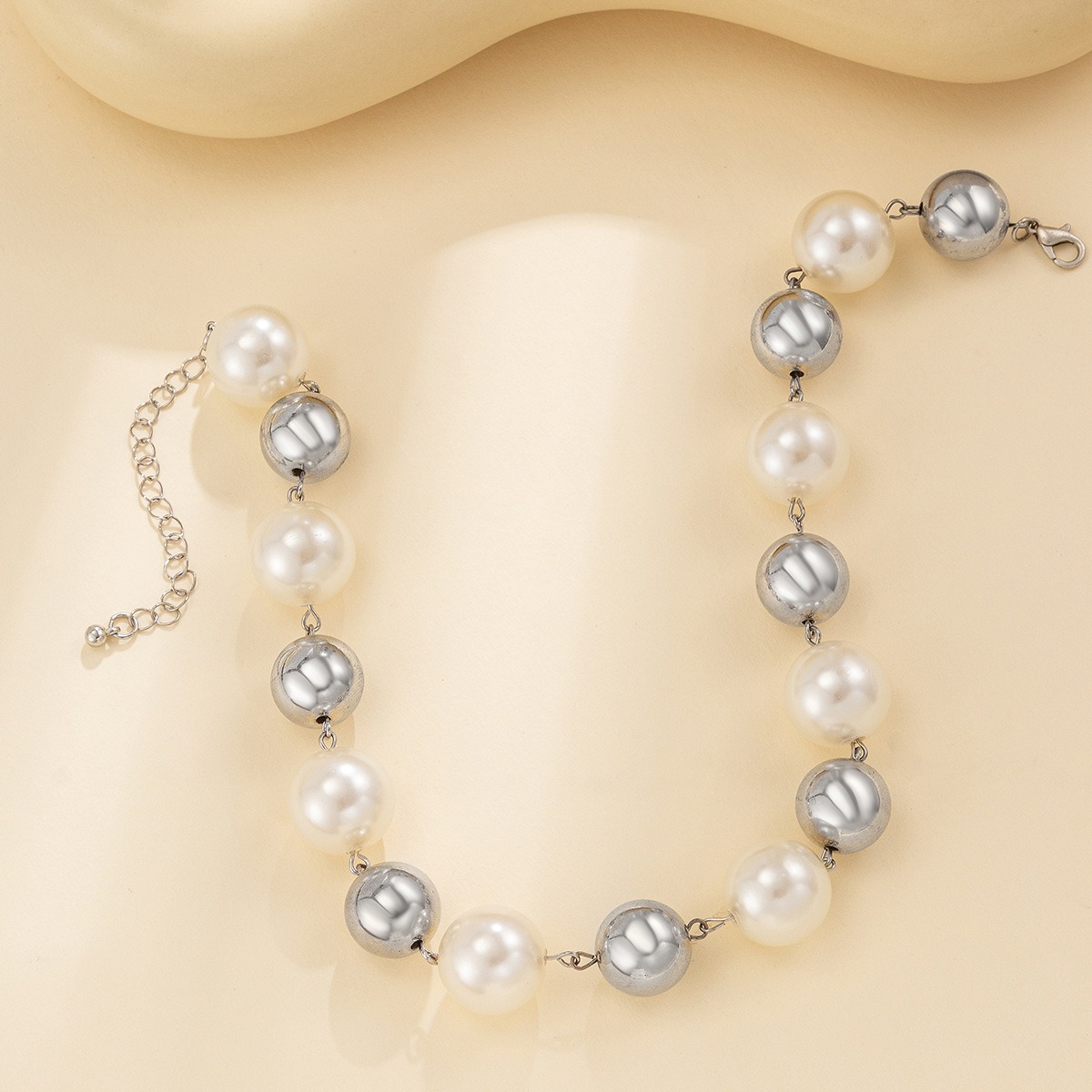 European and American Cross-border Jewelry Light Luxury Style Imitation Pearl Large Round Bead Necklace Fashionable Short Punk Collar