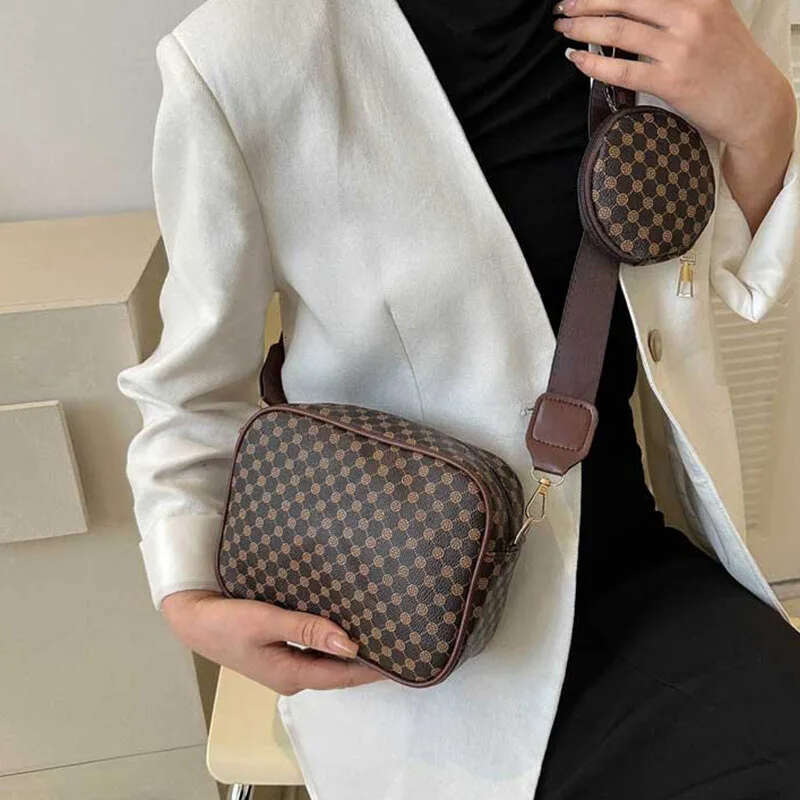 Textured Casual Crossbody Bag: Trendy Women's Shoulder Bag hot with Adjustable Strap