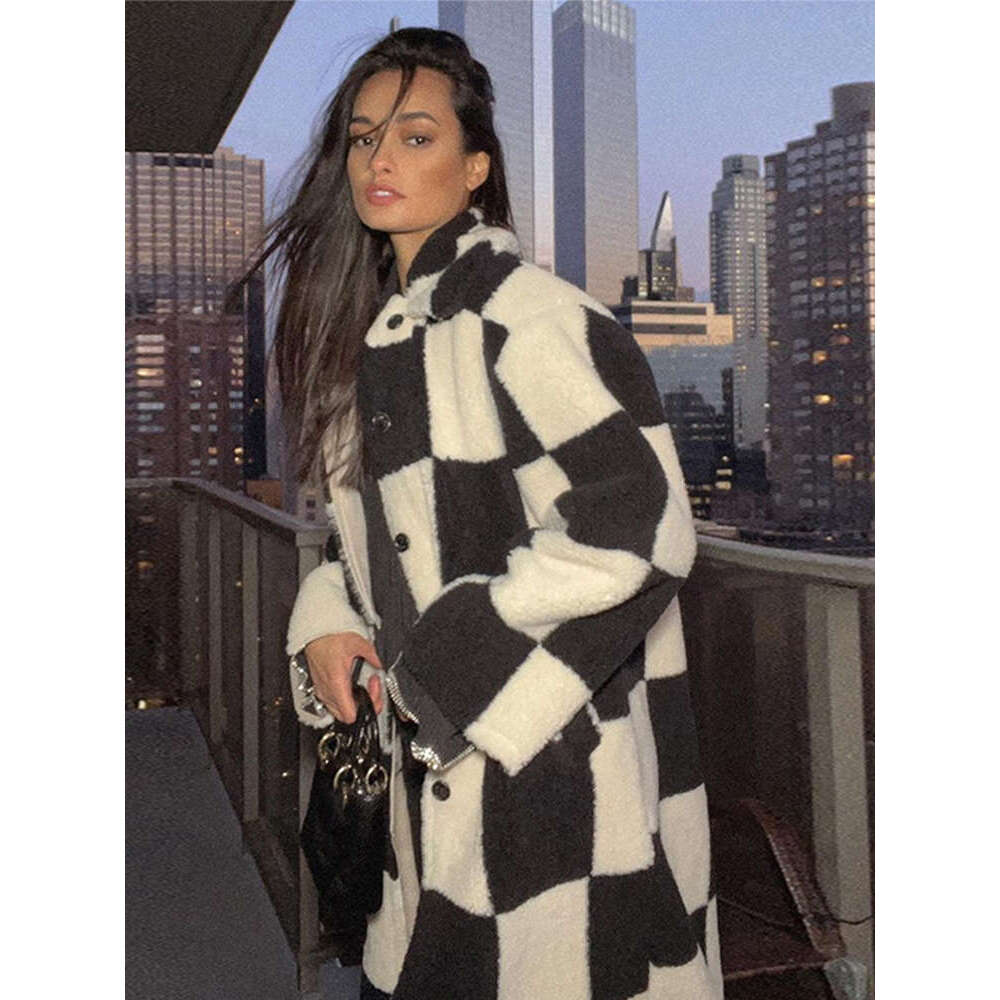 Retro Contrasting Checkered Long Coat For Women Faux Fur Turn-Down Collar Thickened Warm Outwear 2024 Winter Mid Length Coats