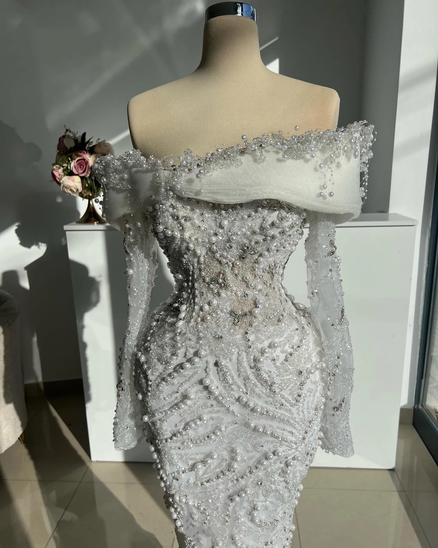 Elegant Pearls Wedding Dresses Beaded Bride Gown Off Shoulder Sequins Long Sleeve Dress Sweep Train Custom Made Vestidos De Novia 0219