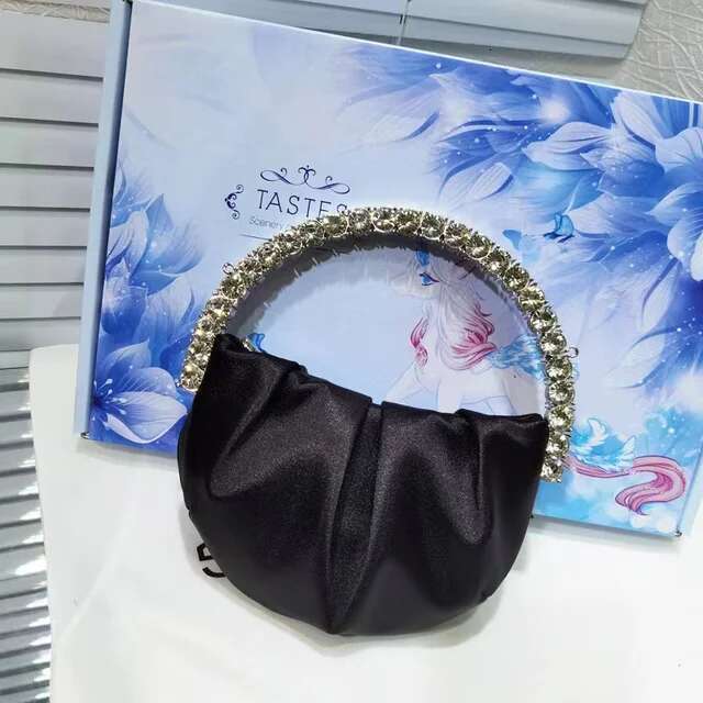 Designer Dinner Mini Half Moon Handbag Luxury Party 10A Top Banquet Handbag Shining Wrinkle Diamond Set Chain Crossbody Bag