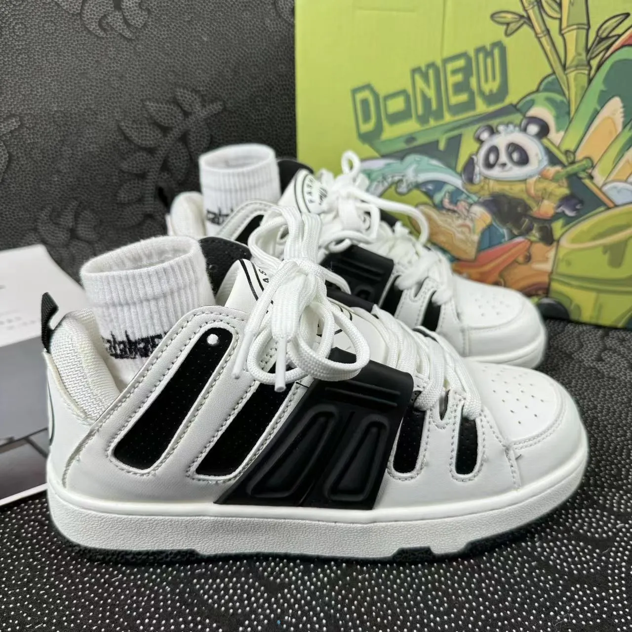 Ddmyshoes Black White Panda Casual For Men Women Red Graffiti Sneakers Light And Comfortable Casual Outdoor Shoes