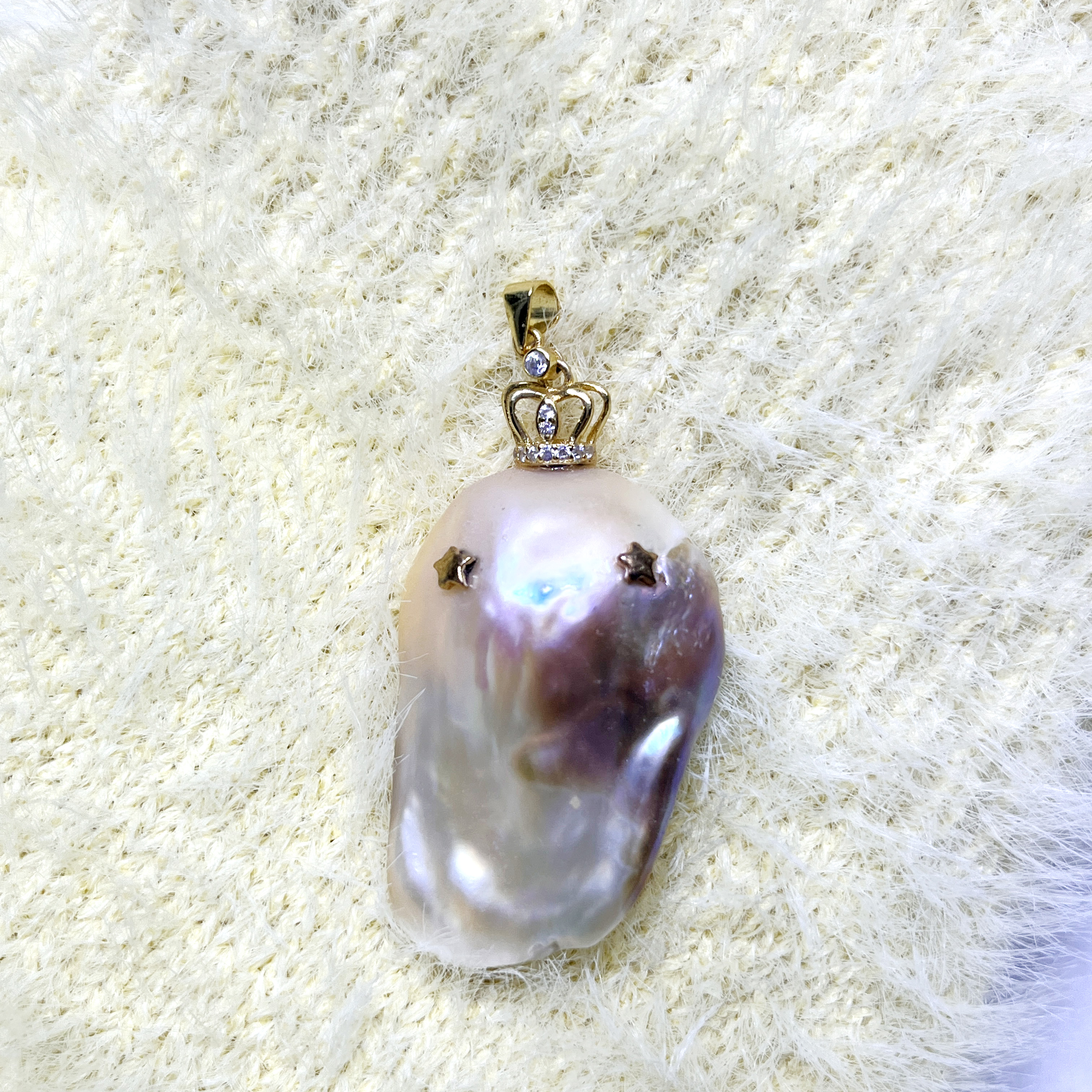 Sophisticated Jeweled Baroque Pearl Choker with Distinctive Decorative Pendants