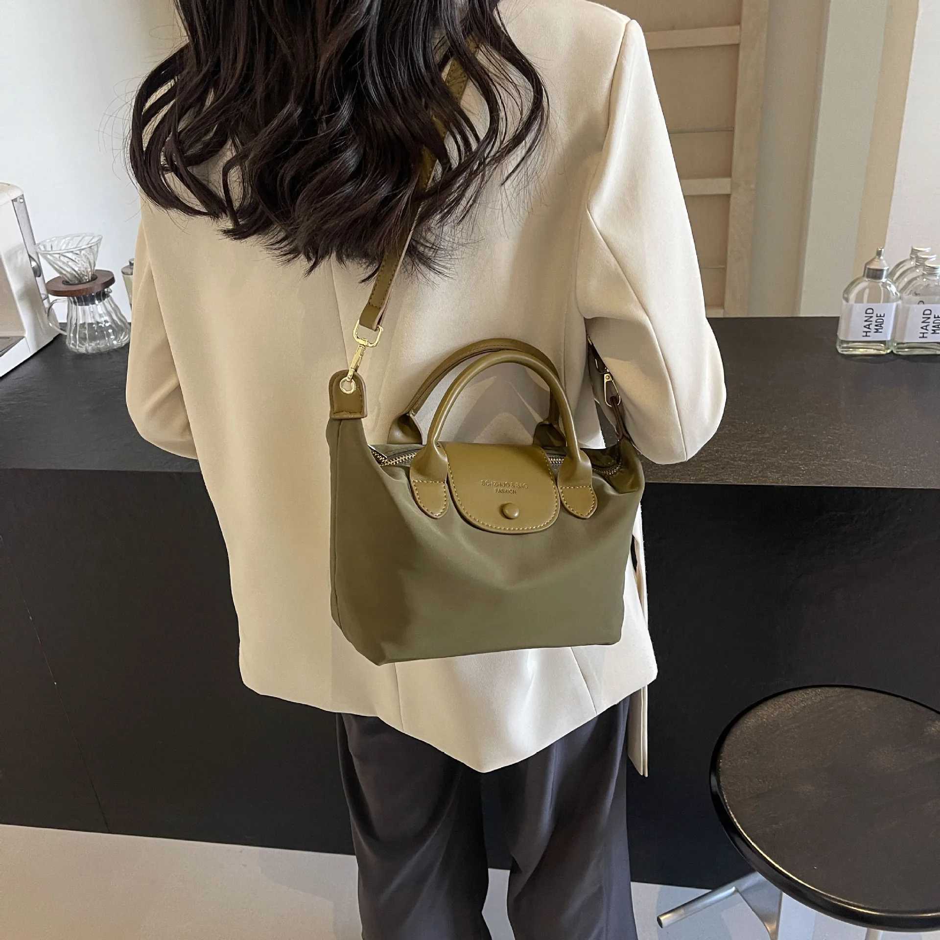 Womens Bag 2024 New style Nyl Cloth Handbag Single Shoulder messenger Bag High end Fi hobos bagXJ241029