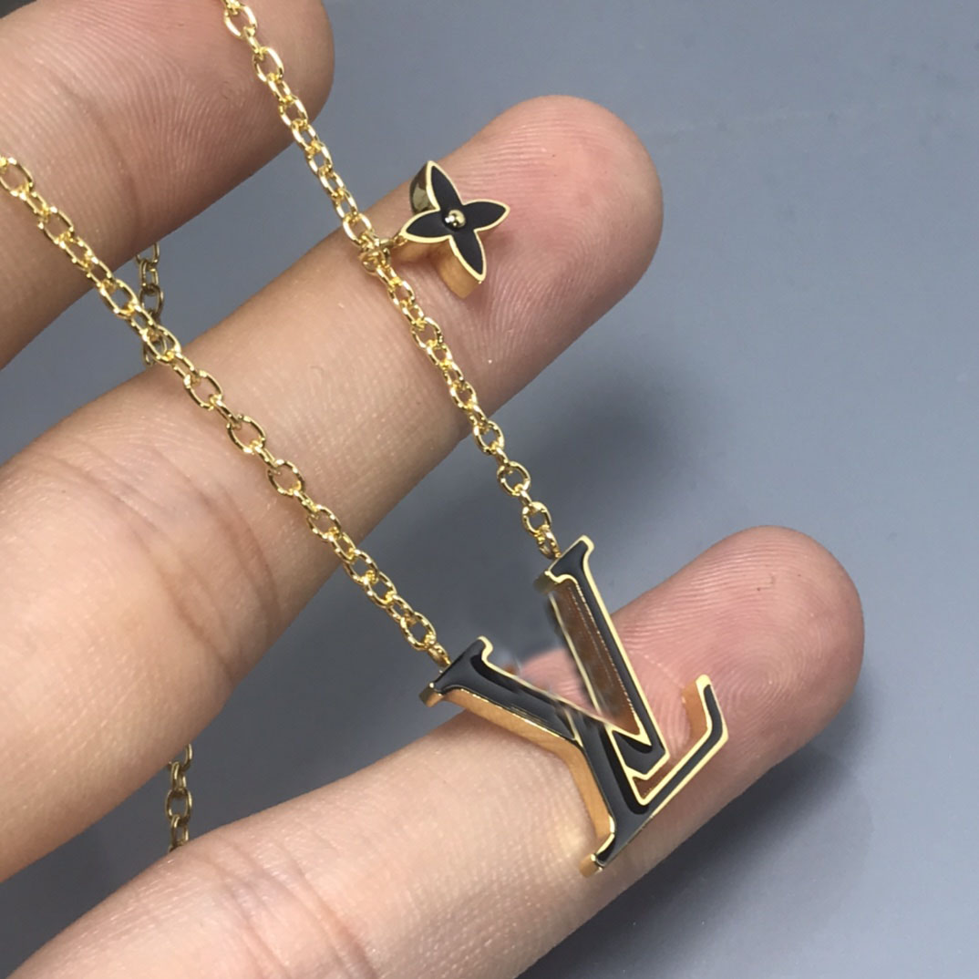 Pendant Necklaces Stylish Fashion Jewelry Collection Womens Elegant Necklaces Featuring 18K Gold Plating Diamonds AA