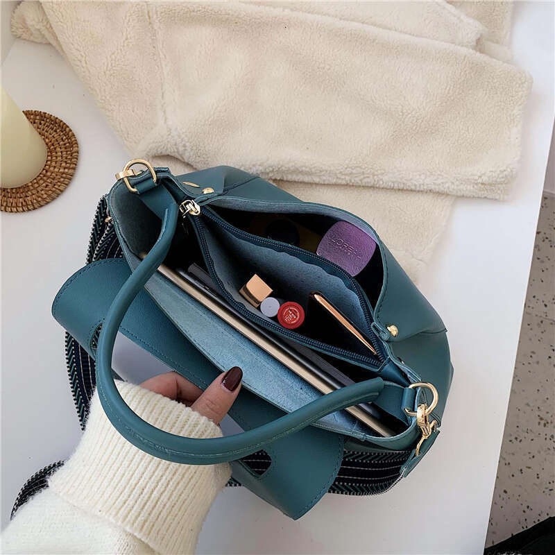 Casual Big 2025 New Fashion Handbags Solid Color Leather Ladies Designer Style Women's Bags