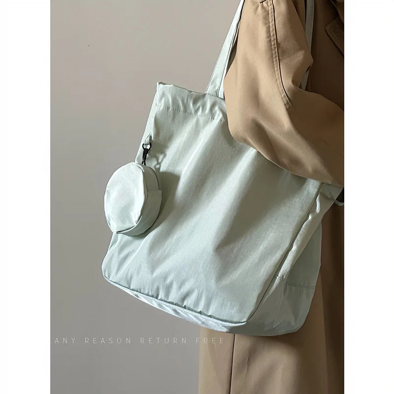 Lightweight Nylon Crossbody Bag Large Capacity Casual Tote Womens Fitness Class Commuting Shoulder woman bag 241029