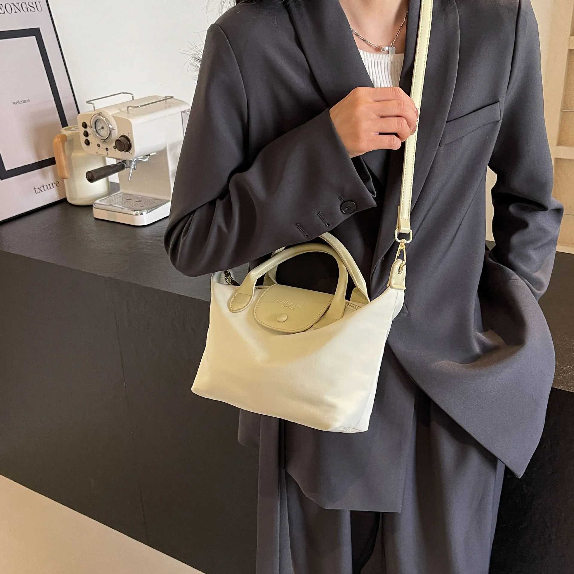 Womens Bag 2024 New style Nyl Cloth Handbag Single Shoulder messenger Bag High end Fi hobos bagXJ241029