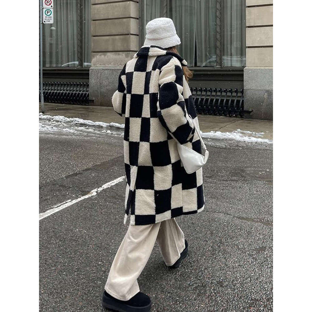 Retro Contrasting Checkered Long Coat For Women Faux Fur Turn-Down Collar Thickened Warm Outwear 2024 Winter Mid Length Coats