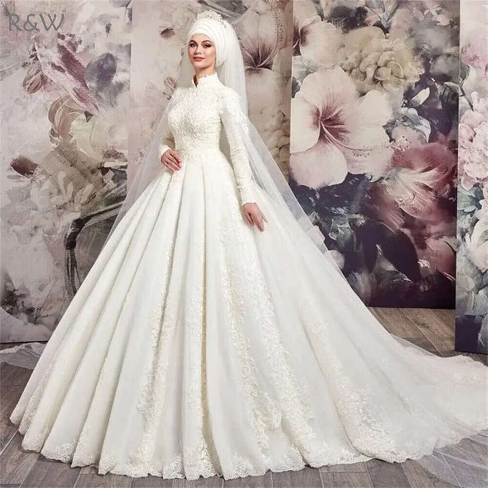 Modest Muslim Wedding Dress Lace Appliques Pleats Tull Ball Gown Long Sleeves High Neck Arabic Dubai Bridal Gowns Custom Made 2024 Spring Bride Dresse