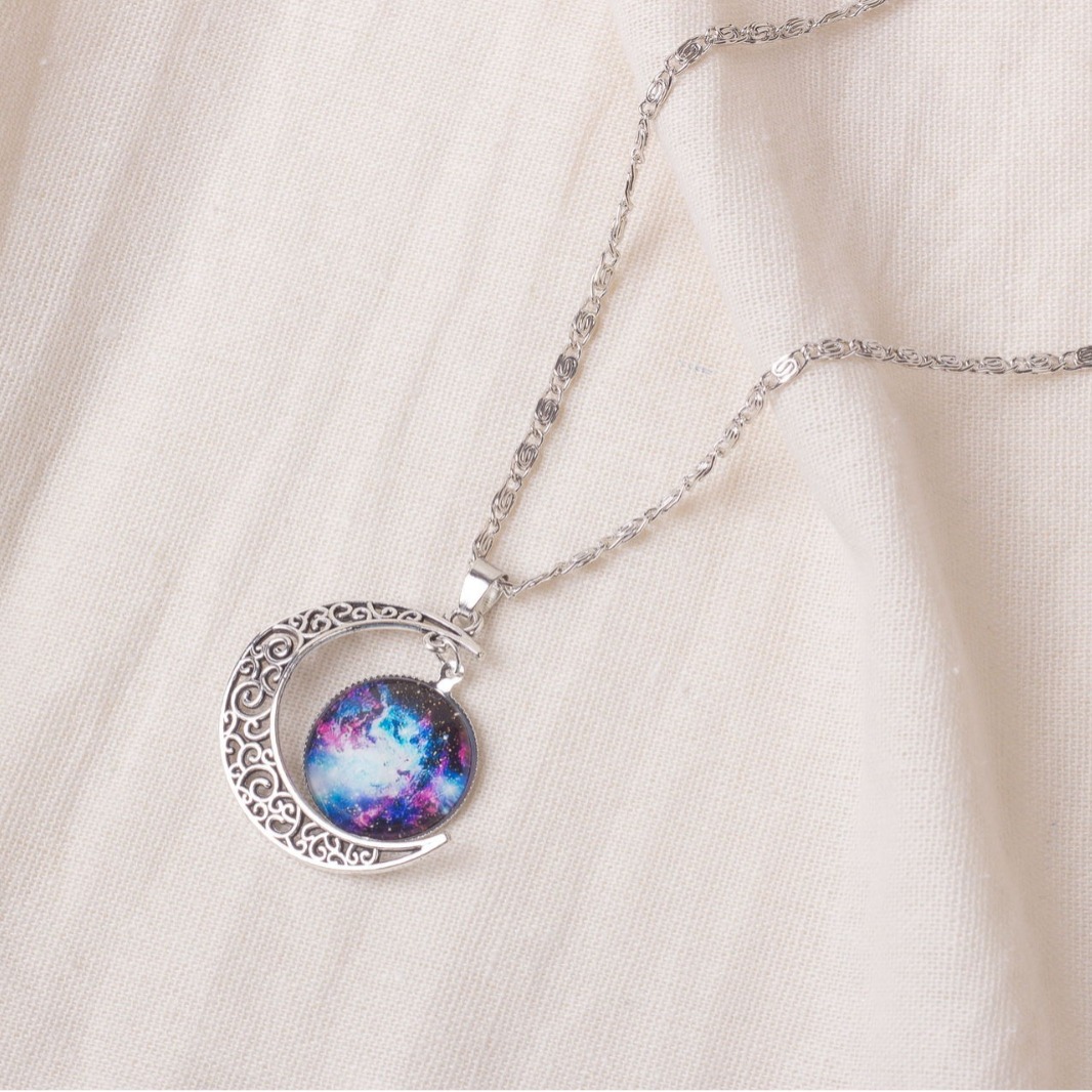 Fashion Jewelry Choker Necklace Glass Galaxy Lovely Pendant Silver Chain Moon Necklace Pendant