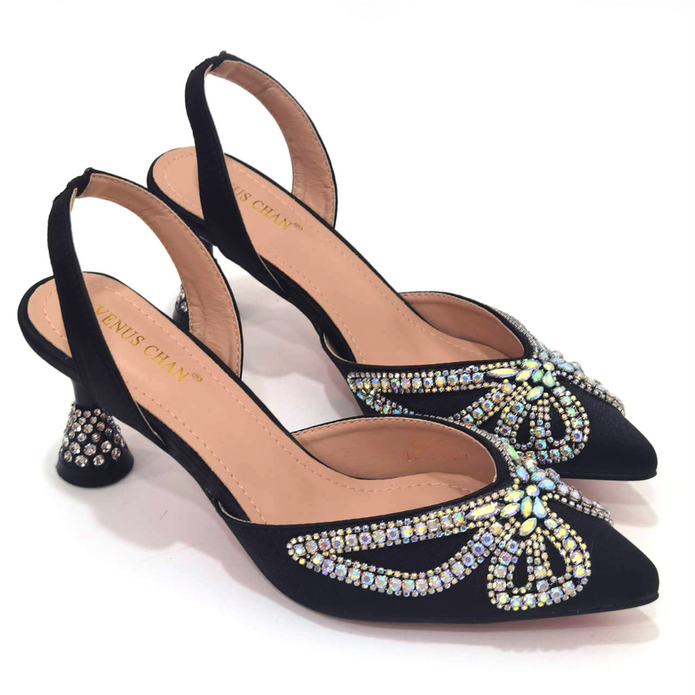 African pointed women's shoes and trapezoidal rhinestone bags popular in Nigeria