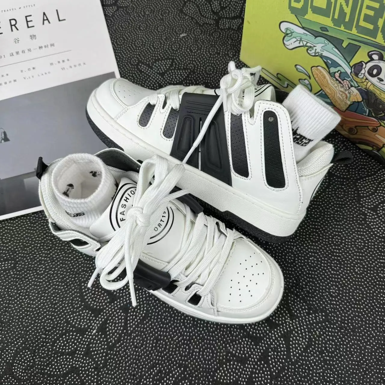 Ddmyshoes Black White Panda Casual For Men Women Red Graffiti Sneakers Light And Comfortable Casual Outdoor Shoes