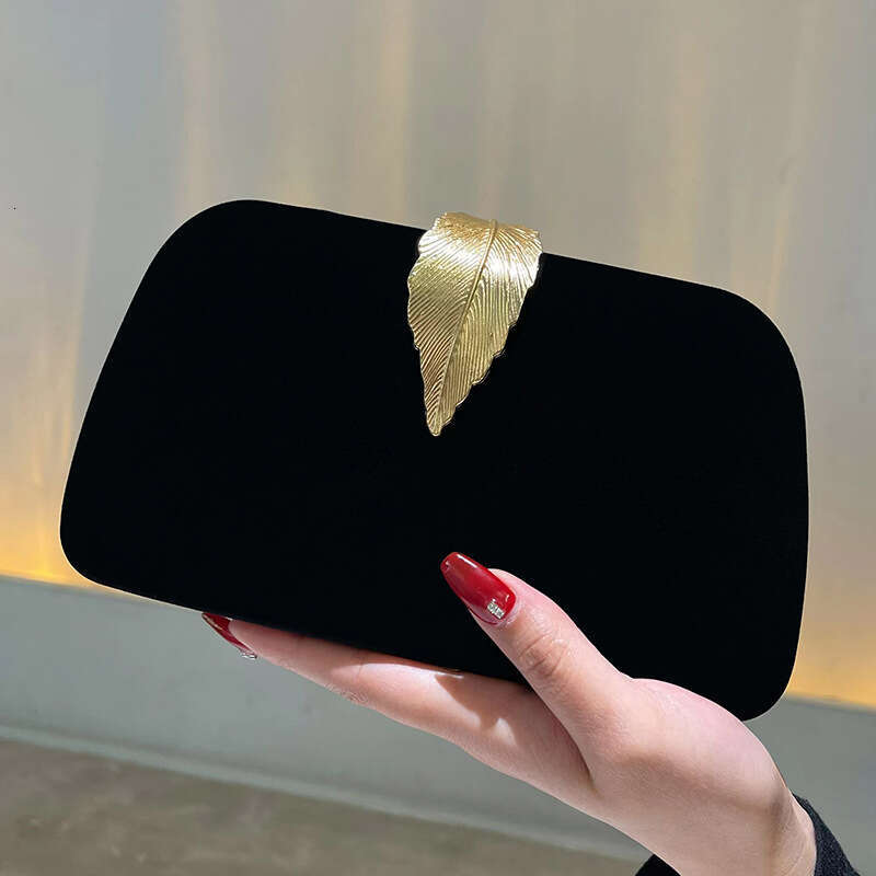 2025 Evening Clutch Women Shoulder Bags Fashion Pearl Chain Dinner Handbag Wedding tail Party Coin Purse