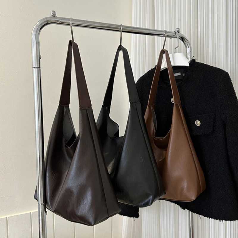 Retro soft PU leather womens shoulder bag commuting large handbag womens casual handbagXJ250412