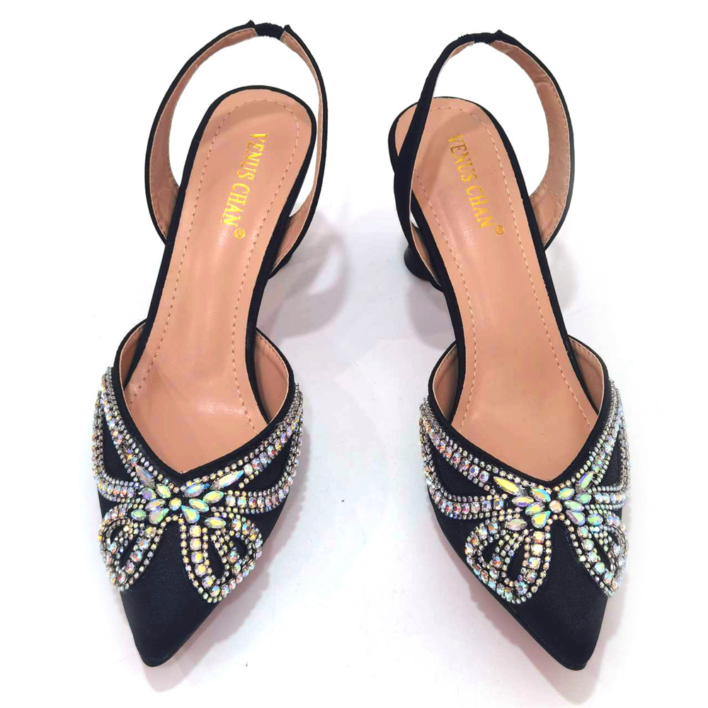 African pointed women's shoes and trapezoidal rhinestone bags popular in Nigeria