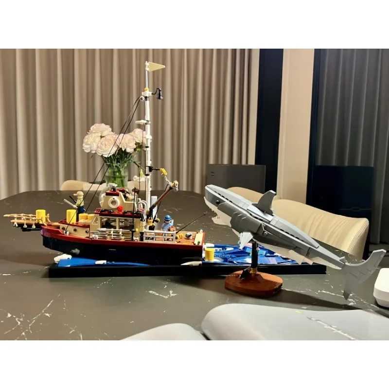 NEW 21350 Js Diorama White Shark Model Building Blocks Set Pirate Ship Sea Fisher Ci Fishing Boat Vessel Toys for Kid GiftXJ241029