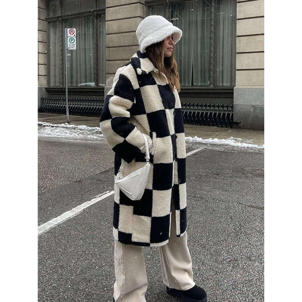 Retro Contrasting Checkered Long Coat For Women Faux Fur Turn-Down Collar Thickened Warm Outwear 2024 Winter Mid Length Coats