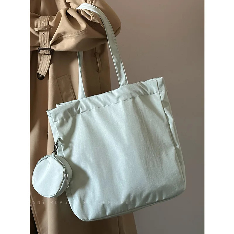 Lightweight Nylon Crossbody Bag Large Capacity Casual Tote Womens Fitness Class Commuting Shoulder woman bag 241029