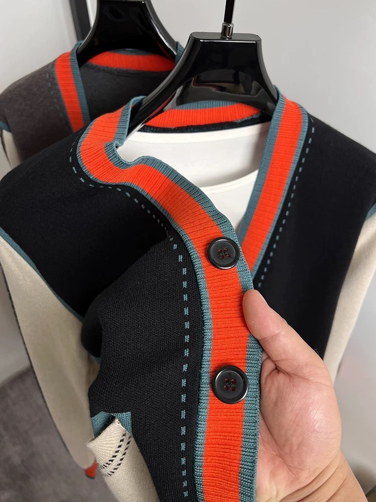 High end Brand Men Cardigan 2024 Autumn Winter New Collection Fashion Casual V-neck Knitted Sweater Trendy splicing coat