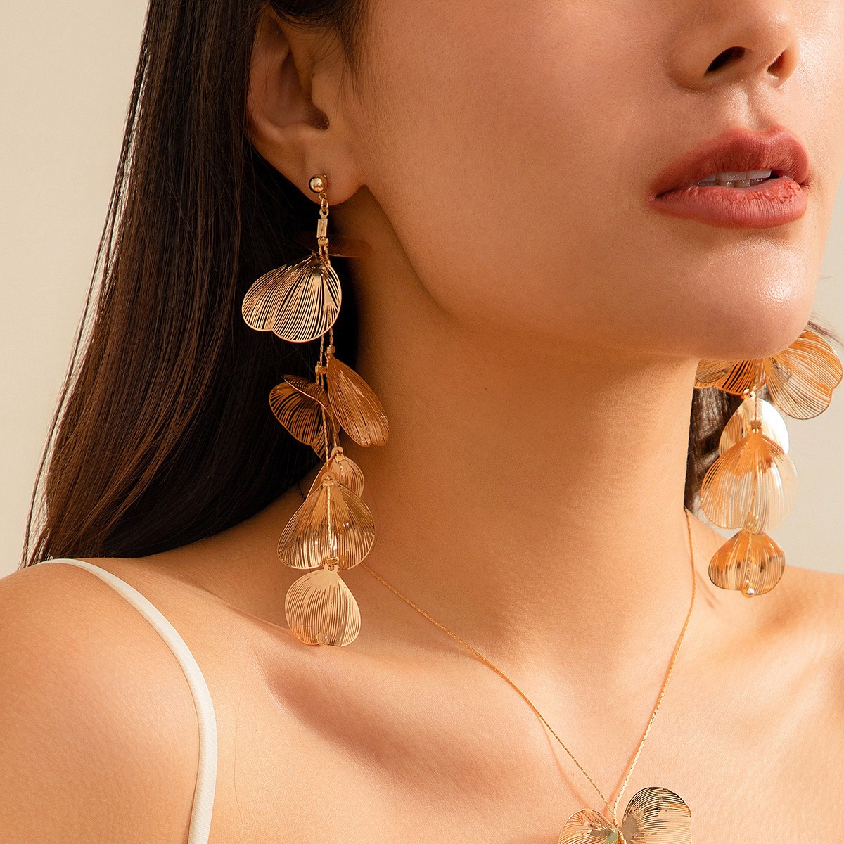 Amazon Hot Selling Niche Ginkgo Leaf Tassel Necklace with Sweet and Cool Design Retro Pull-out Collar Accessory