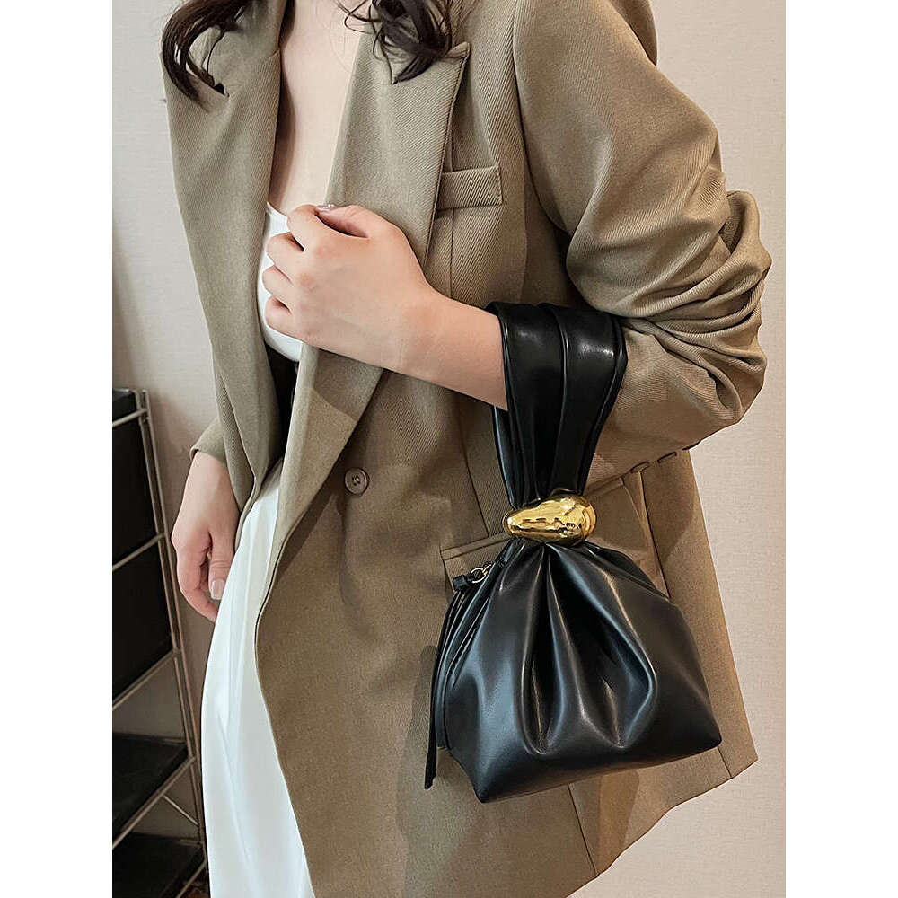 Personalized Soft Leather Clutch Bag Designer Women Pleated Mini Bucket Pouch Temperament Side Zipper Party Evening Bags