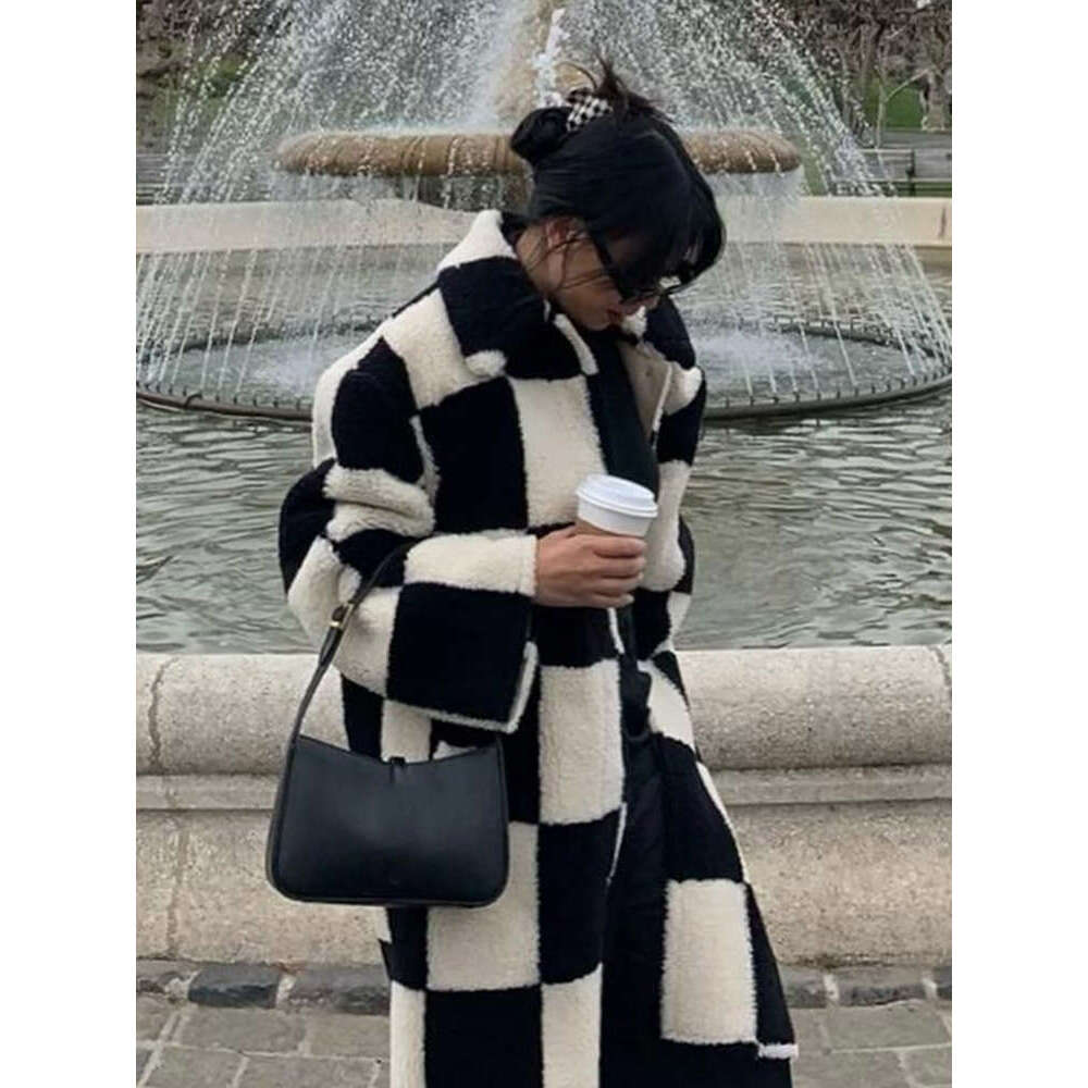 Retro Contrasting Checkered Long Coat For Women Faux Fur Turn-Down Collar Thickened Warm Outwear 2024 Winter Mid Length Coats