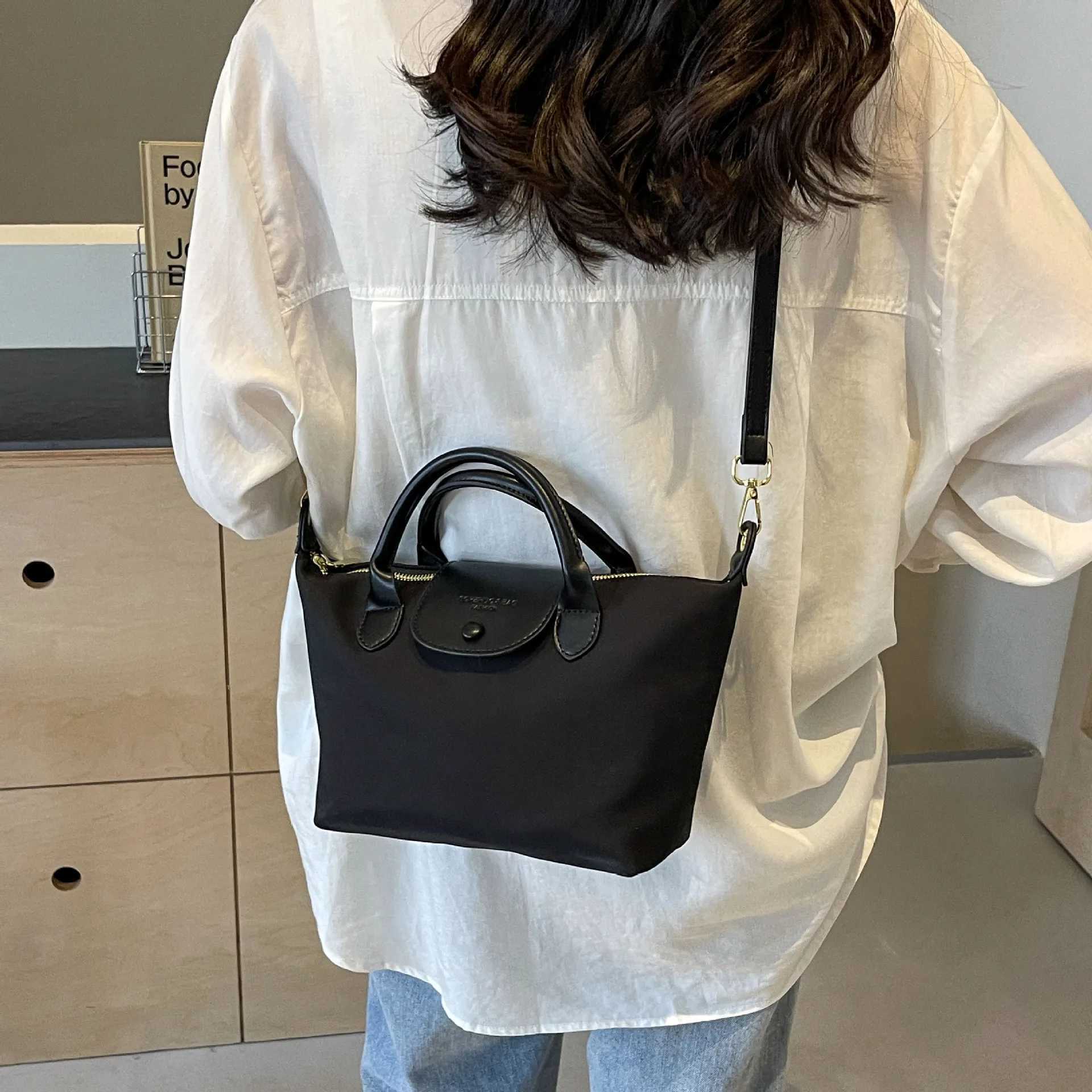 Womens Bag 2024 New style Nyl Cloth Handbag Single Shoulder messenger Bag High end Fi hobos bagXJ241029