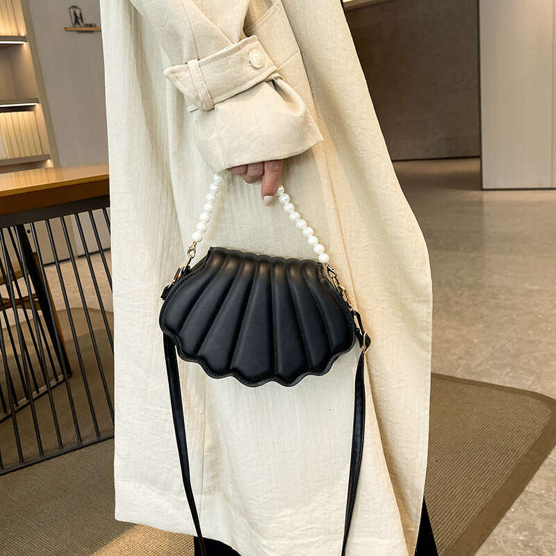 Bags shell niche design women's new fashionable shoulder this year popular pearl chain crossbody bag