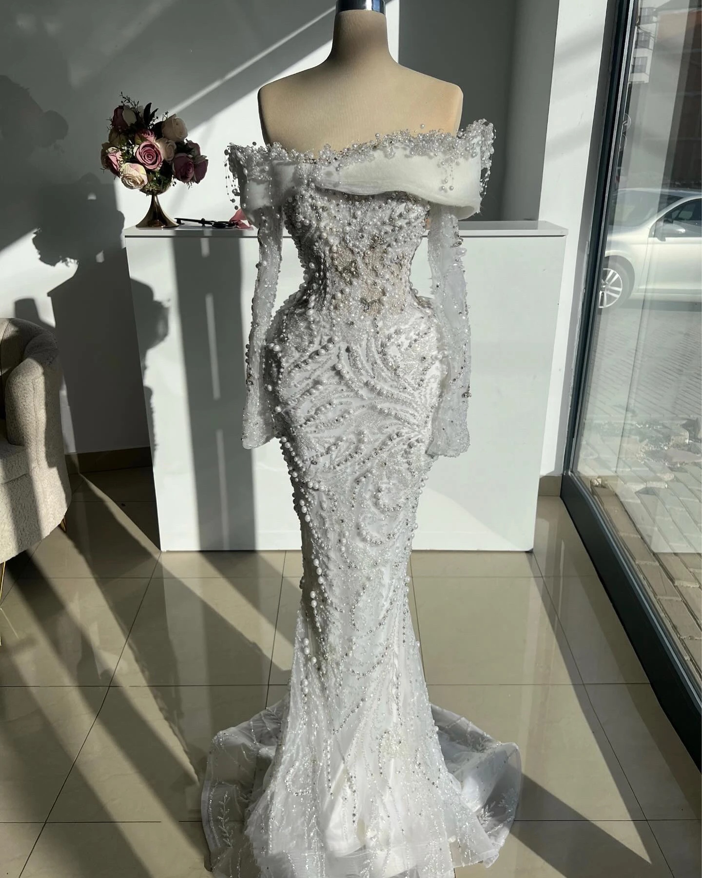 Elegant Pearls Wedding Dresses Beaded Bride Gown Off Shoulder Sequins Long Sleeve Dress Sweep Train Custom Made Vestidos De Novia 0219