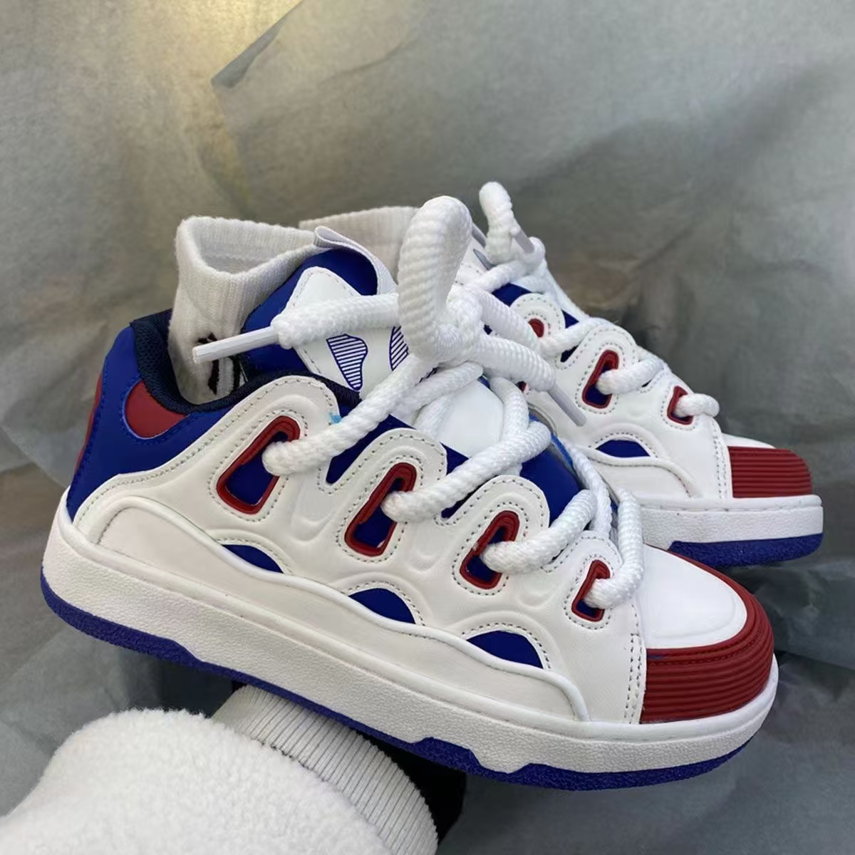 2025 New Model Casual Shoes Men Women Sneakers Plus Size 41 42 Womens Fashion Chunky Woman Thick Sole Retro Sport Bread 240607 Drop Delivery Accessor 
