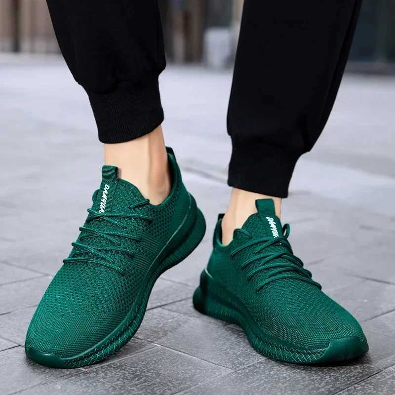 High Quality Fujeak Ultralight mens running shoes casual breathable mesh sports shoes anti slip Fi solid color mens shoes Plus size 46 T241029
