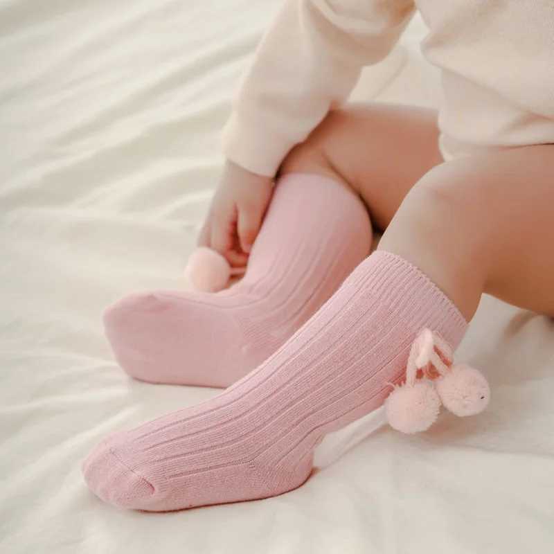 Autumn and Winter Preschool Girls Cotton Pong Socks Knee High Soft Baby Long Socks Ball Carrying Children Christmas Socks W241030