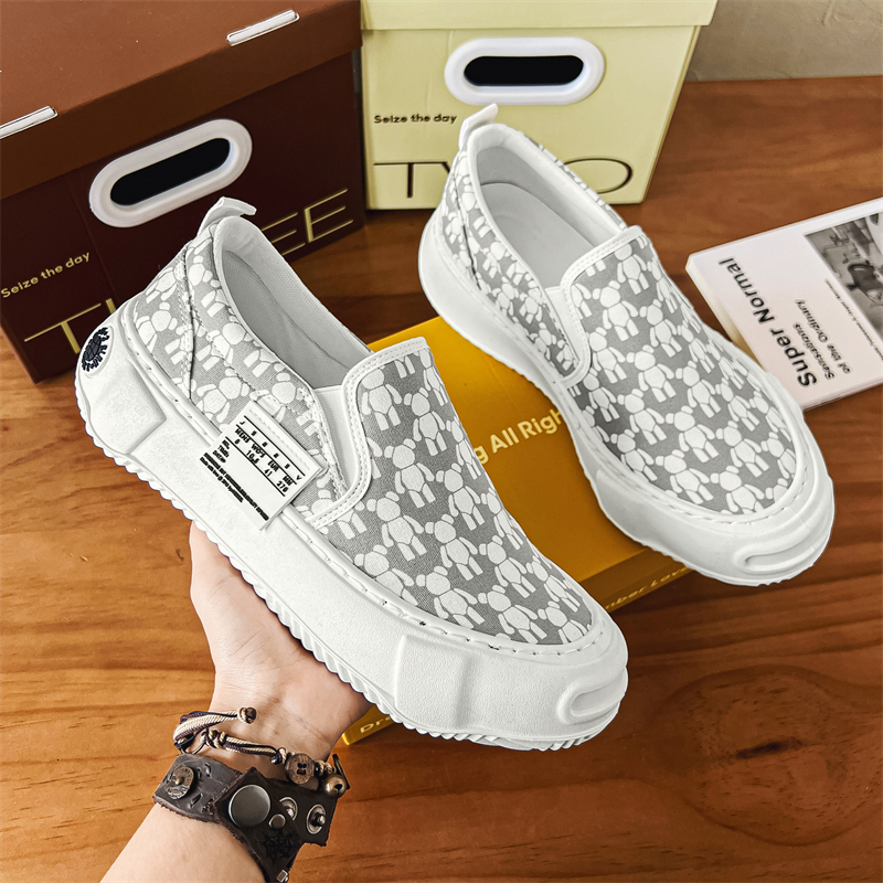 White Shoes, New Designer Men's Outdoor Breathable Canvas Fashion Casual Flat Shoes, Balanced College Style Board Shoes