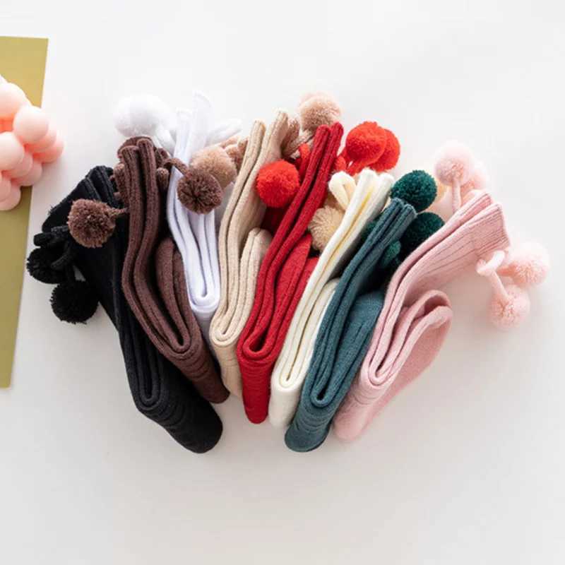Autumn and Winter Preschool Girls Cotton Pong Socks Knee High Soft Baby Long Socks Ball Carrying Children Christmas Socks W241030