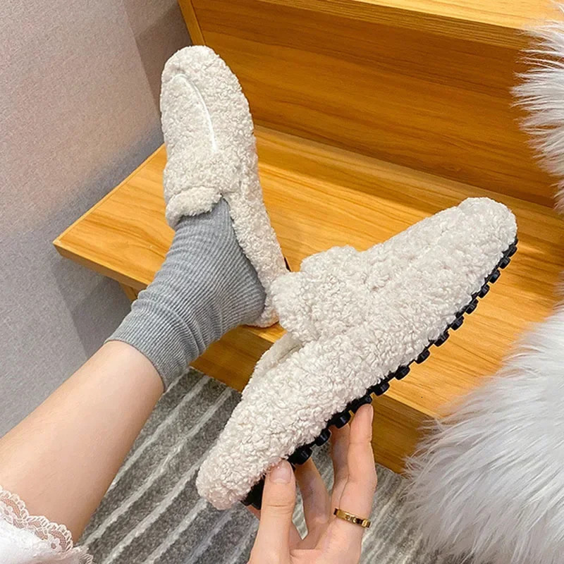 Women Fluffy Slippers Winter Warm Plush Mules One Fur Slippers Cozy Cotton Shoes Cashmere Femme Curly Sheep Flats Half Shoes 241031