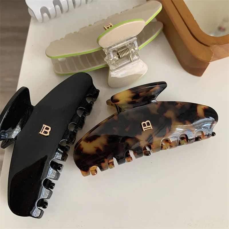 9CM metal letter B Korean new fashion acetate leopard print curved hair clip claw sweet version shark clip X241030