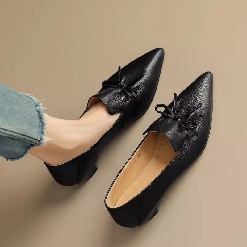 Phoentin plus size 42 office lady elegant black shoes Womens pointed Toe mid Heels 2024 Genuine leather retro pumps 241031