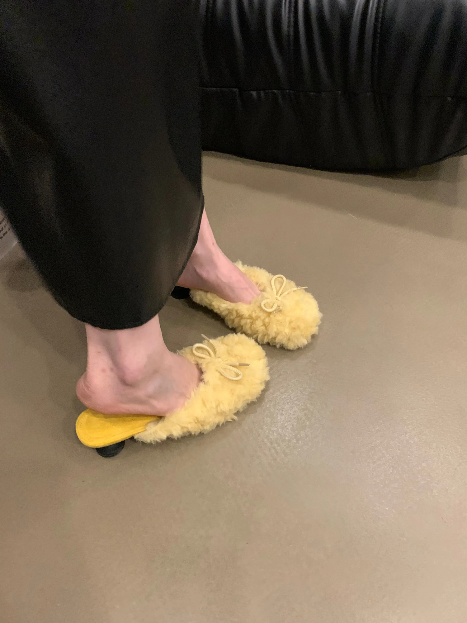 Sliding casual shoes for women pink sliding light bow Med Cover Toe fur flip Pantofle plush bow 241031