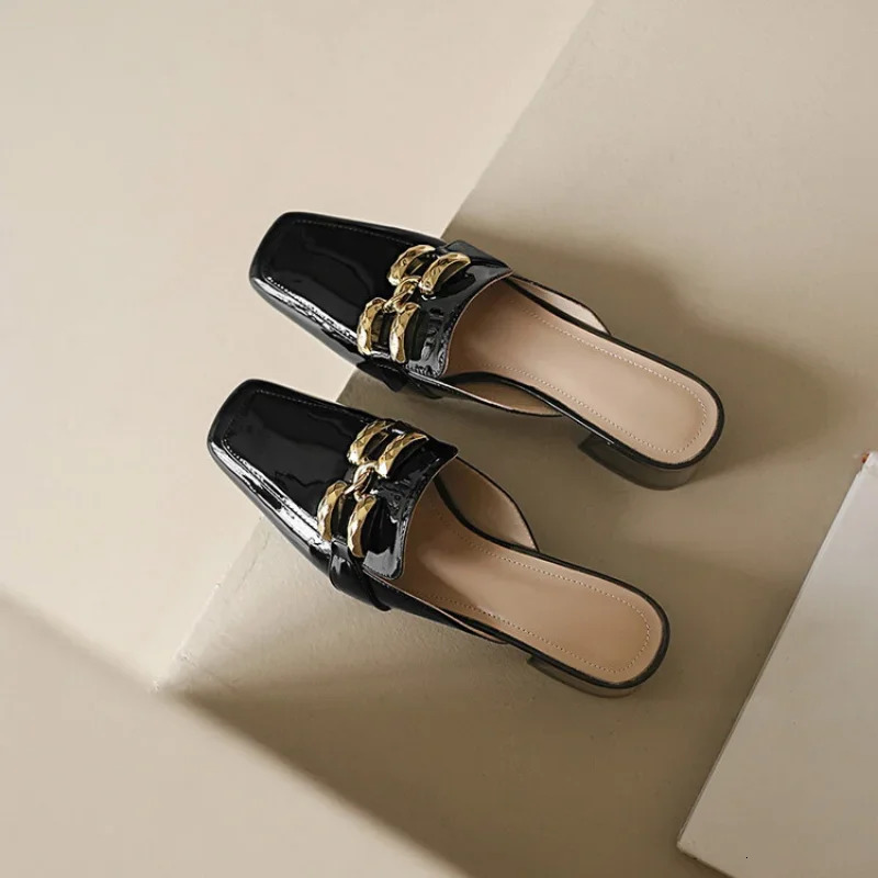 Fashion Cover Toe Chain Decoration Womens Half Slippers Outdoor Slides Med Heeled Mules Shoe 2024 Square Heel 241031