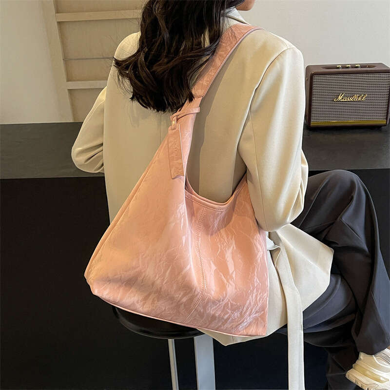korean version of the new tote large capacity womens bag fashion commuting shoulder daily texture soft leather bag
