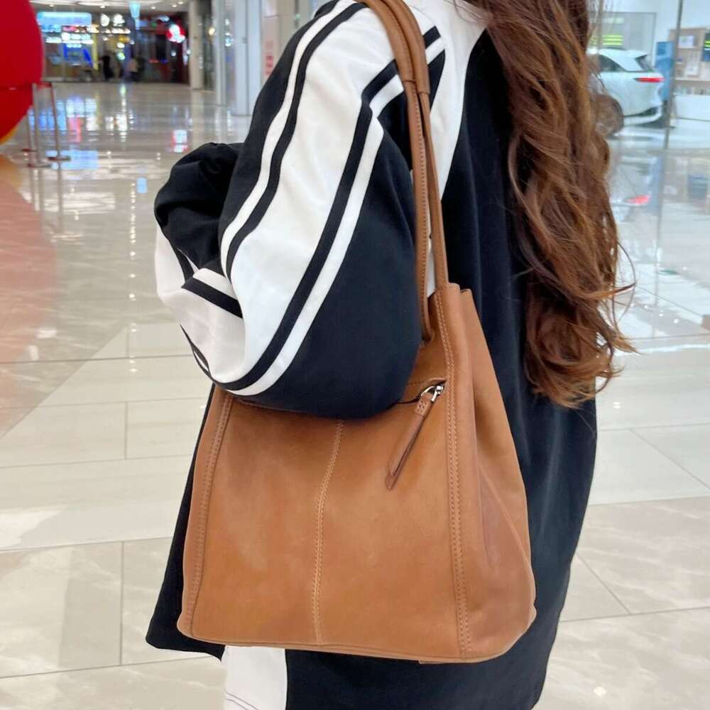 womens 2024 new spring summer one shoulder underarm large capacity handheld versatile commuting bucket crossbody bag