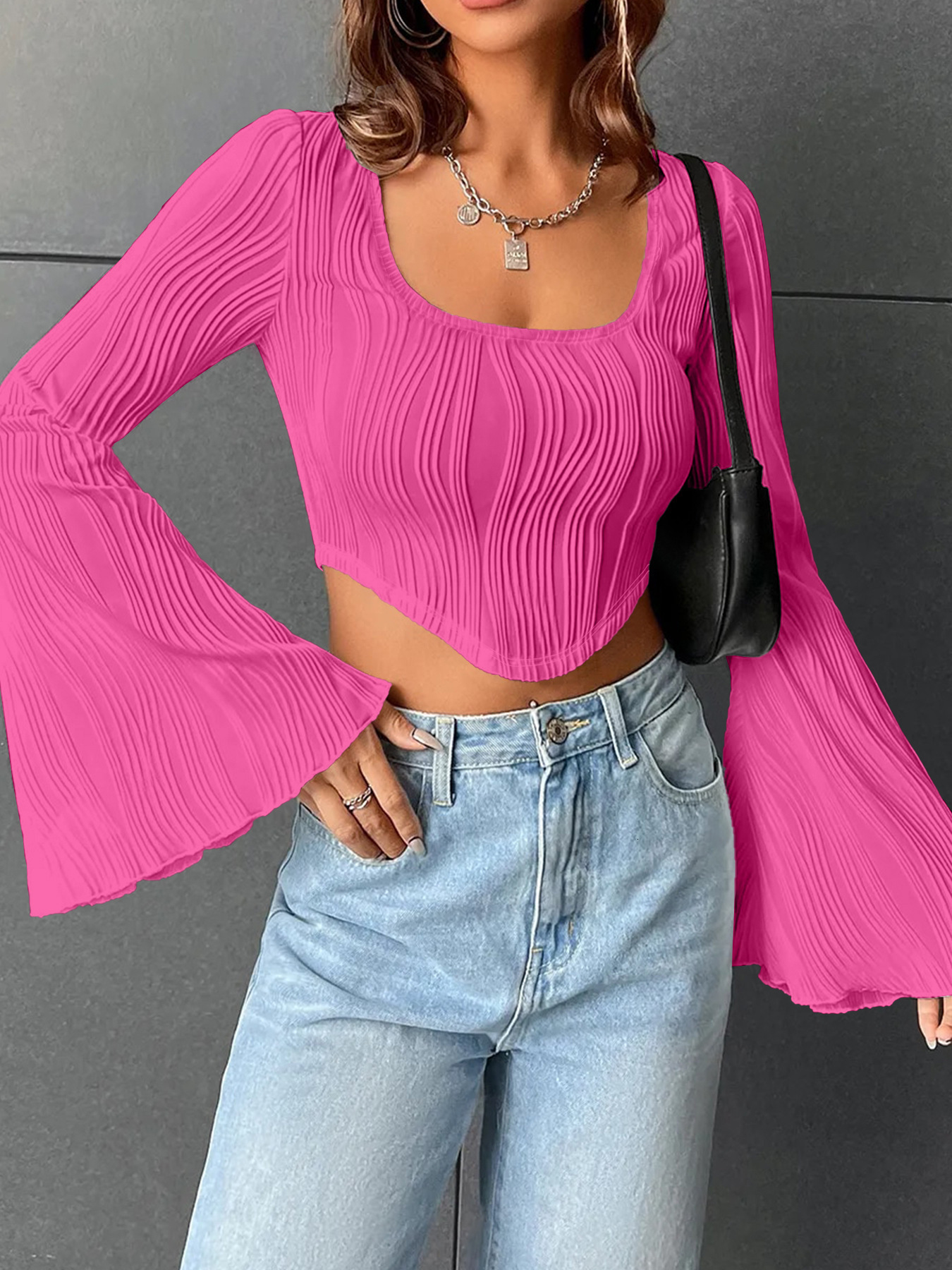 Designer's new women's clothing solid color U-neck exposed navel slimming fashion trumpet long sleeved top sexy short T-shirt for women