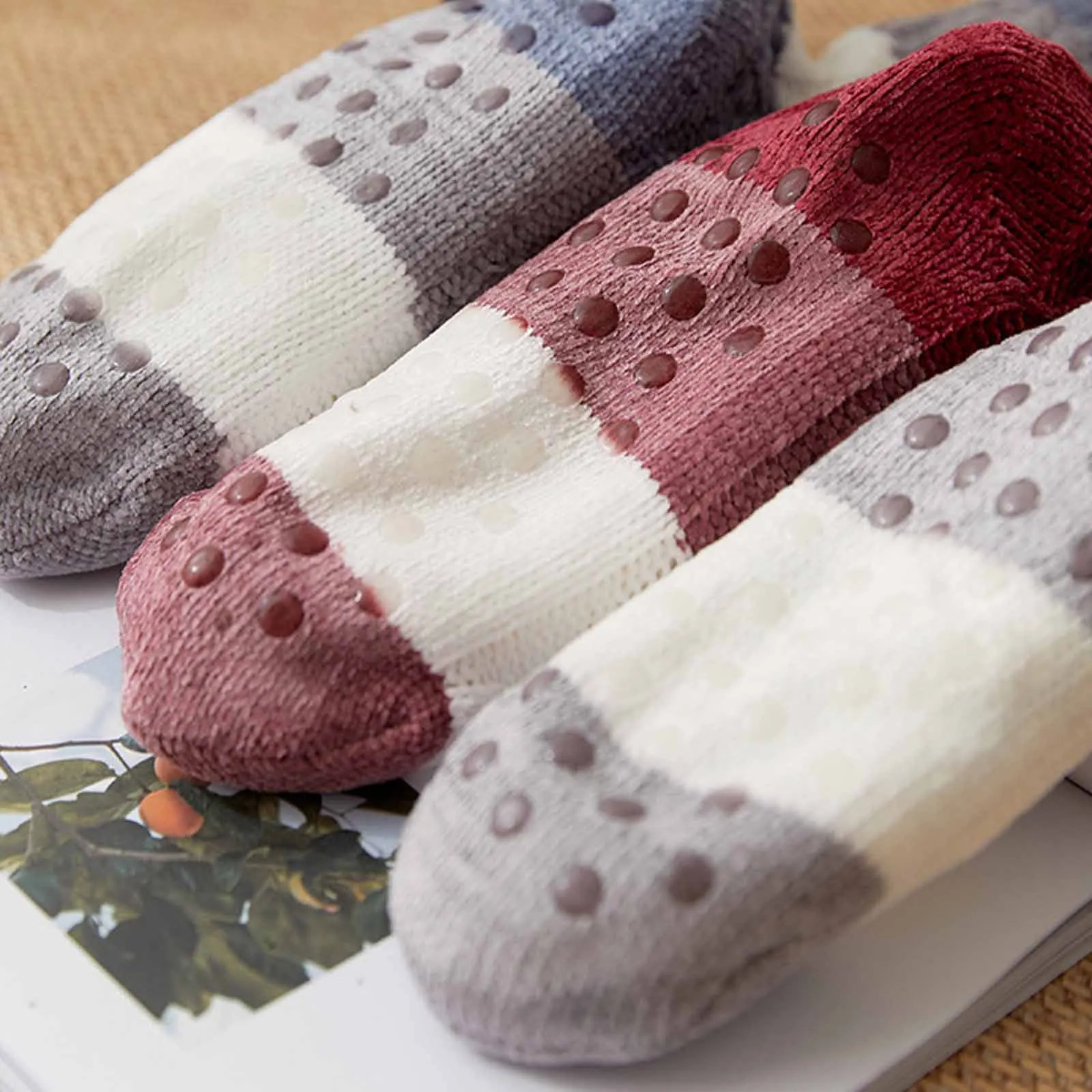 Women Winter Socks Warm Fluffy Contrast Color Striped Fleece Thicken Sleep Sock Fuzzy Plush House Sleeping Slipper Sock 241031