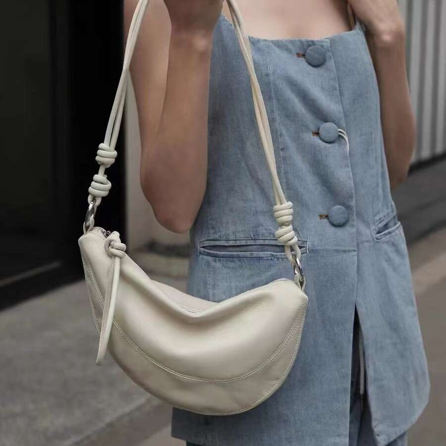 Female 2024 New Minimalist And High-End Niche Design, Fashionable Single Shoulder Crossbody Dumpg Bag